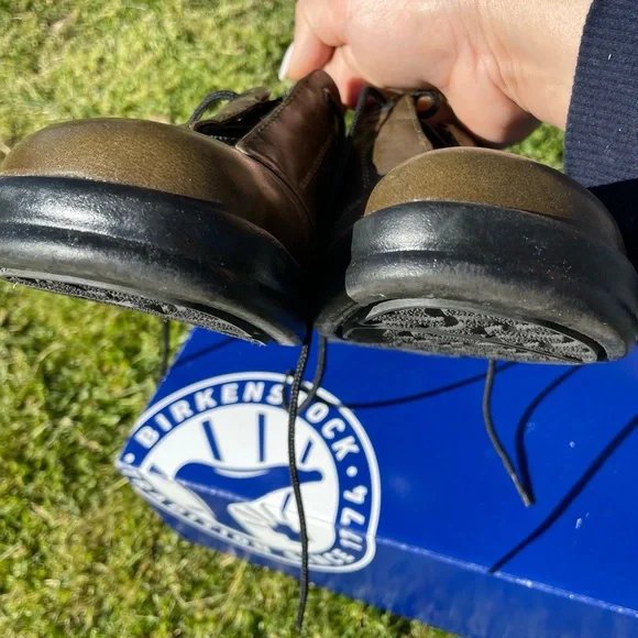 Olive green leather Birkenstock shoes - Picture 5 of 10